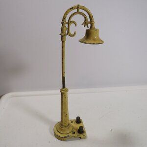 Metal 50s Lionel Train Yellow Street Lamp #58-19 Miniature Figure Model railroad